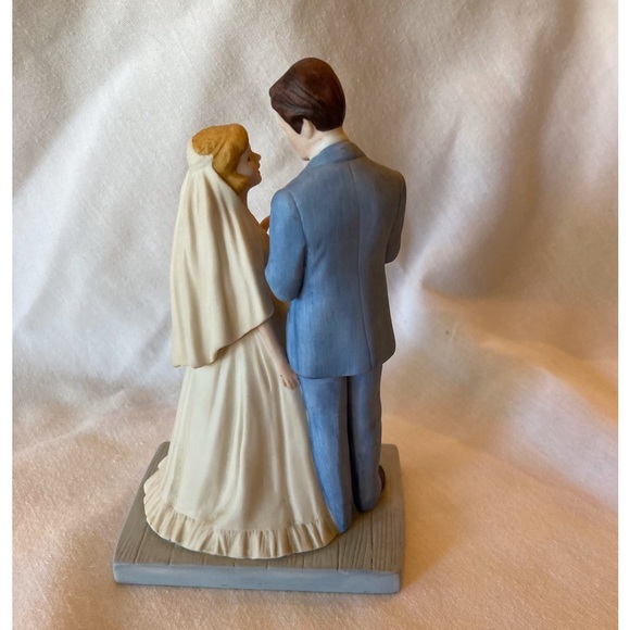 Vintage Norman Rockwell “With this Ring” 1984 Figurine - Picture 2 of 3